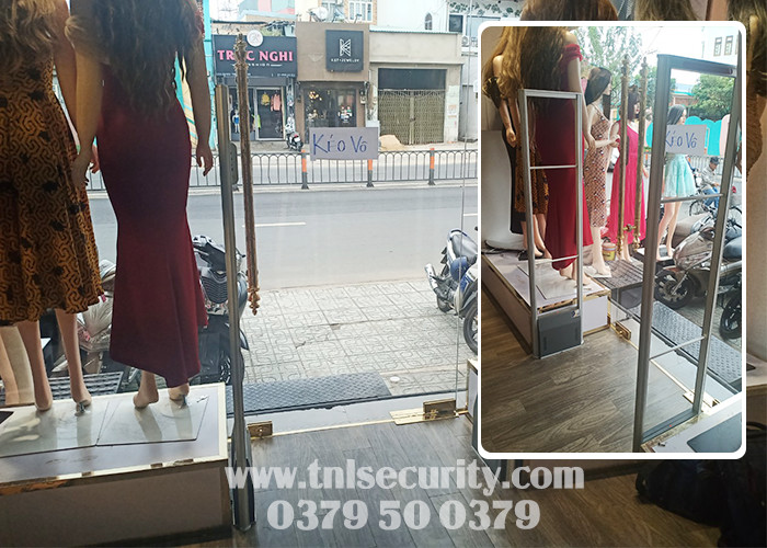 Lap-dat-cong-tu-chong-trom-cho-cua-hang-thoi-trang-tai-TpHCM